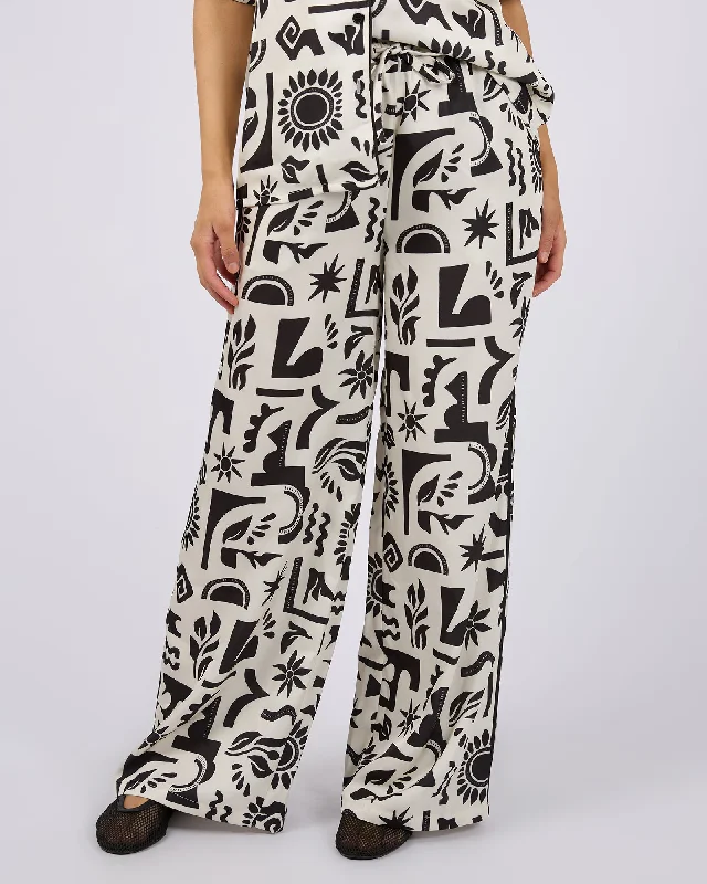 Women's Tight Trousers with Drawstring Waist in Khaki for a Relaxed and Adjustable FitAll About Eve Array Pant Print Women's Tight Trousers with Drawstring Waist in Khaki for a Relaxed and Adjustable FitAll About Eve Array Pant Print