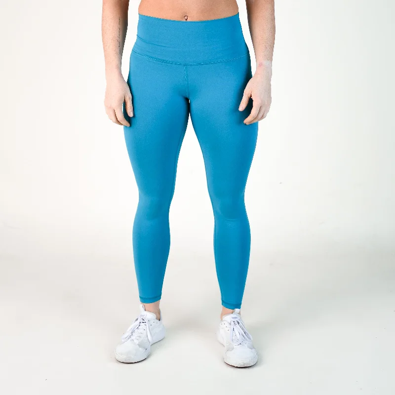 Women's Tight Trousers with Rhinestone Embellishments in Silver for a Sparkly LookEl Toro Legging 25" - High Rise Women's Tight Trousers with Rhinestone Embellishments in Silver for a Sparkly LookEl Toro Legging 25" - High Rise