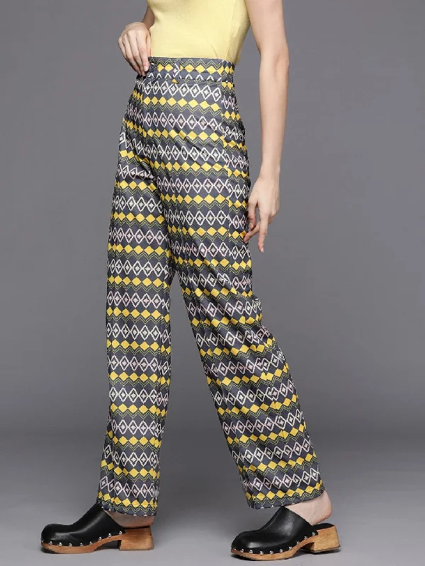 Bell - Bottom Style Women's Denim Pants with Embroidered DetailsWomen Yellow Geometric Print Straight Pants