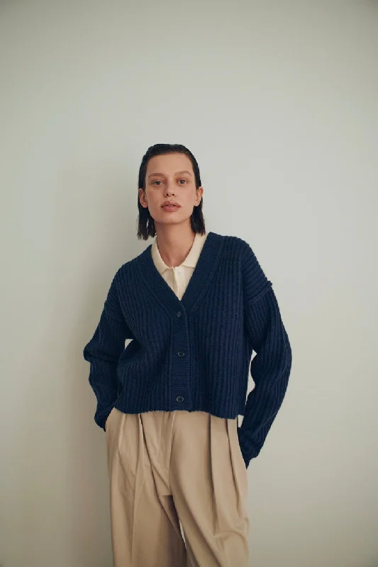 cropped women cardigan to pair with high - waisted jeansCANTON Cardigan by Madeleine Thompson Cashmere cropped women cardigan to pair with high - waisted jeansCANTON Cardigan by Madeleine Thompson Cashmere