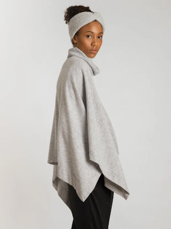 cropped women cardigan to pair with high - waisted jeansCashmere poncho "Ylva" - light grey