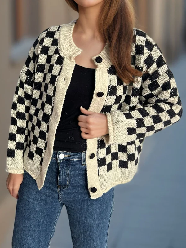 v neck women cardigan to elongate the necklineCheckered Button Up Round Neck Cardigan v neck women cardigan to elongate the necklineCheckered Button Up Round Neck Cardigan
