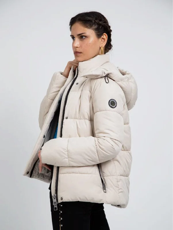 Oversized women's wool coats in a monochromatic look for a trendy outfitColville II Recycled Vegan Puffer Jacket | Black Stone Oversized women's wool coats in a monochromatic look for a trendy outfitColville II Recycled Vegan Puffer Jacket | Black Stone