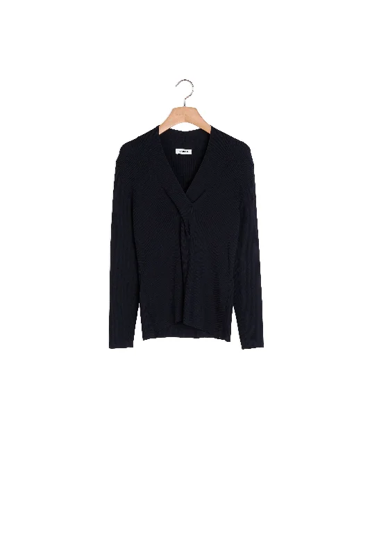 plus size women cardigan for comfortable layeringPull twisté en maille
