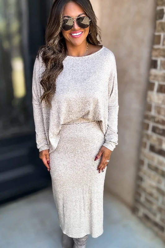 Fitted cashmere sweater skirts for a sleek silhouetteBeige Elastic Waist Sweater Skirt Fitted cashmere sweater skirts for a sleek silhouetteBeige Elastic Waist Sweater Skirt