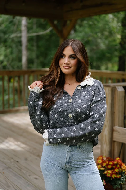 Plus Size Women's Ruffled Hem Sweaters in Floral PrintsDoll Collar Button Up Sweater-Charcoal Plus Size Women's Ruffled Hem Sweaters in Floral PrintsDoll Collar Button Up Sweater-Charcoal