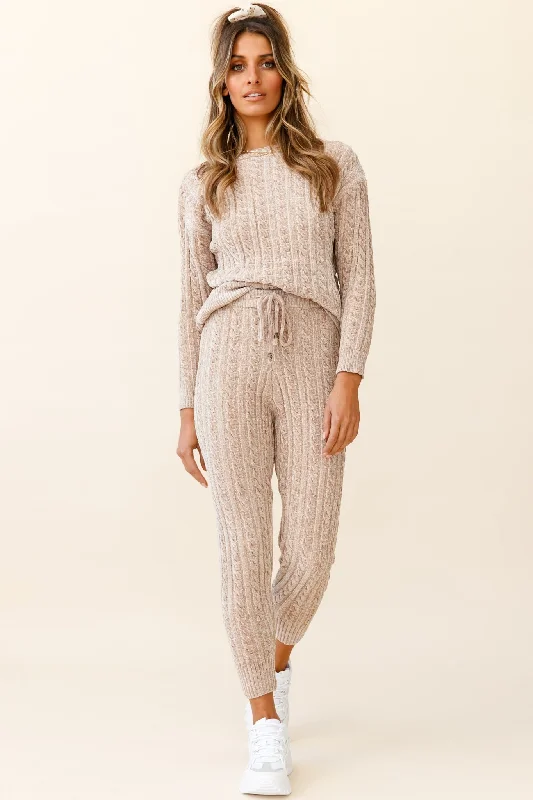 Short - hemmed wool sweater skirts with ruffled edgesKansas Cable Knit Fitted Pants Brown Short - hemmed wool sweater skirts with ruffled edgesKansas Cable Knit Fitted Pants Brown