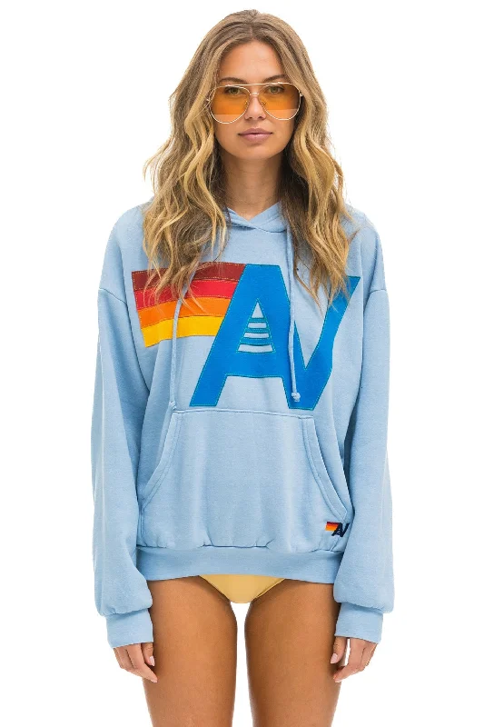Women's hoodie with a glittery print for a glamorous and sparkly appearanceLOGO STITCH PULLOVER RELAXED HOODIE - ICE Women's hoodie with a glittery print for a glamorous and sparkly appearanceLOGO STITCH PULLOVER RELAXED HOODIE - ICE