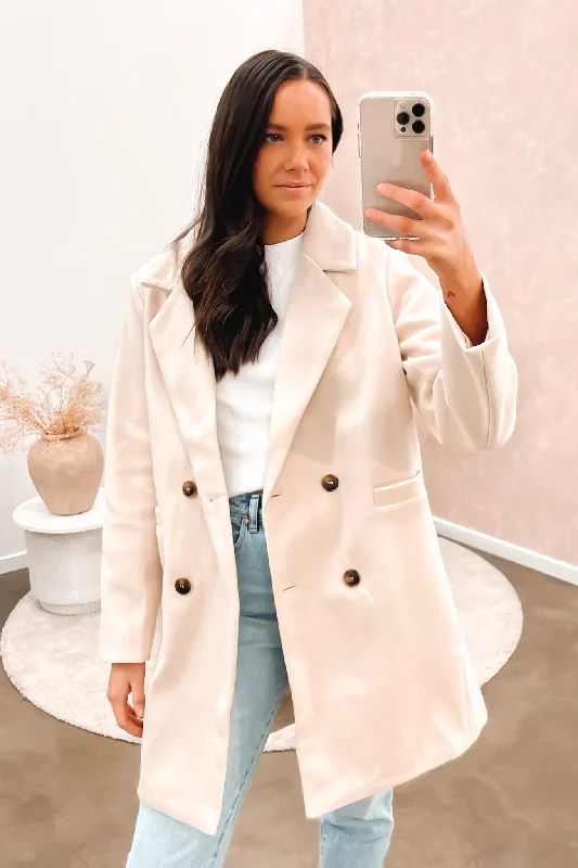 Women's quilted puffer jackets in a cropped silhouette for a modern twistParker Coat Winter White Women's quilted puffer jackets in a cropped silhouette for a modern twistParker Coat Winter White