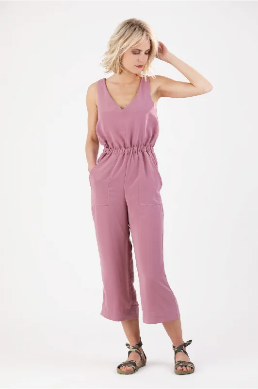 Women jumpsuits with pom - pom trims for a playful and festive lookSchnittchen Patterns Carla Jumpsuit Women jumpsuits with pom - pom trims for a playful and festive lookSchnittchen Patterns Carla Jumpsuit