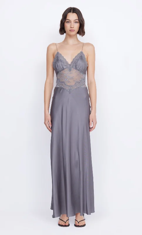 Maxi dresses with a paisley print for a classic and elegant styleAMORAS MAXI DRESS - GREY Maxi dresses with a paisley print for a classic and elegant styleAMORAS MAXI DRESS - GREY
