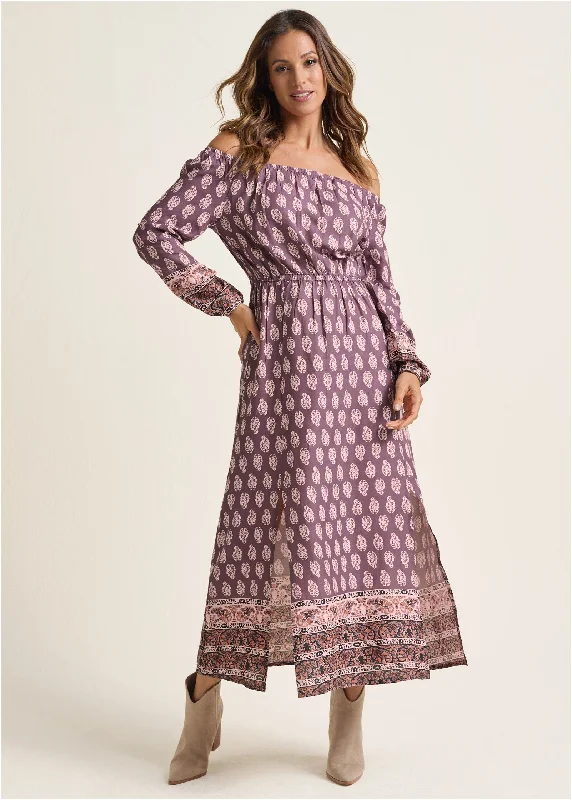 Metallic maxi dresses for a glamorous New Year's Eve partyPaisley Printed Maxi Dress - Purple Multi Metallic maxi dresses for a glamorous New Year's Eve partyPaisley Printed Maxi Dress - Purple Multi