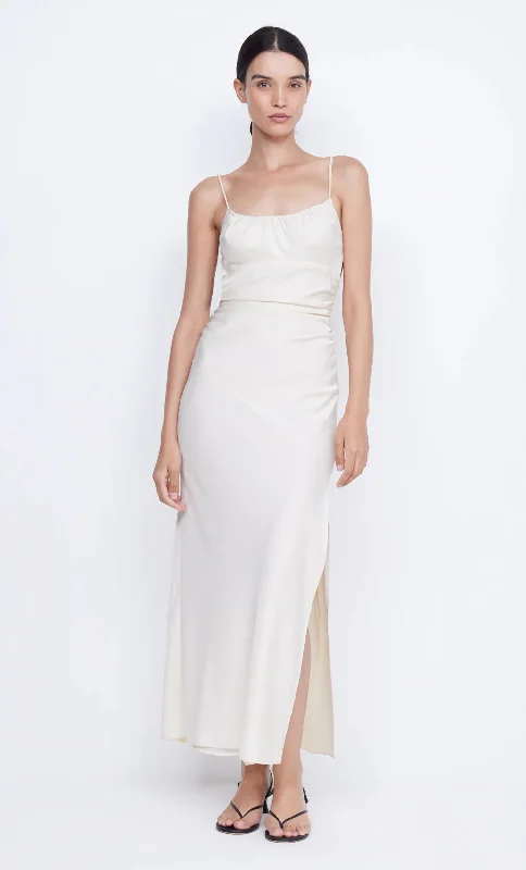 Maxi dresses with bow accents at the waist for a sweet appearanceMARI LOU GATHERED MAXI DRESS - CREAM Maxi dresses with bow accents at the waist for a sweet appearanceMARI LOU GATHERED MAXI DRESS - CREAM