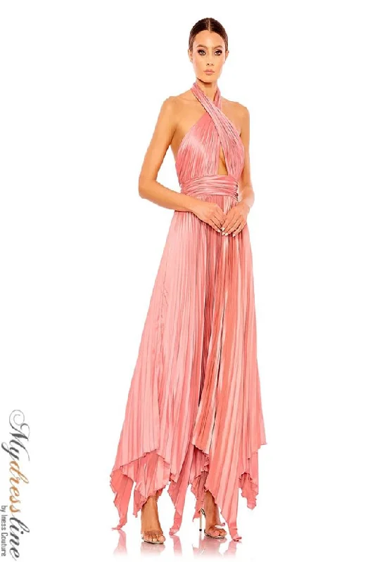 Formal dresses with pleated bodices and taffeta fabric for a traditional lookMac Duggal 11302 Formal dresses with pleated bodices and taffeta fabric for a traditional lookMac Duggal 11302