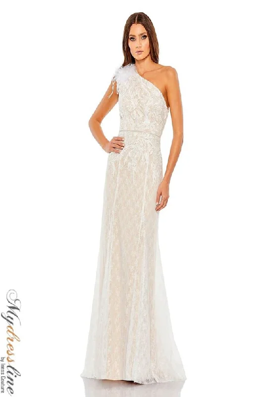 Mermaid - cut formal dresses in satin for a glamorous prom nightMac Duggal 11317