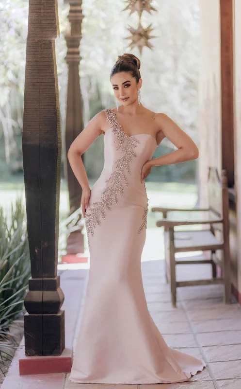 Prom dresses with side - slit skirts and beaded fringes for a glamorous appearanceTerani 232E1231 Dress Prom dresses with side - slit skirts and beaded fringes for a glamorous appearanceTerani 232E1231 Dress