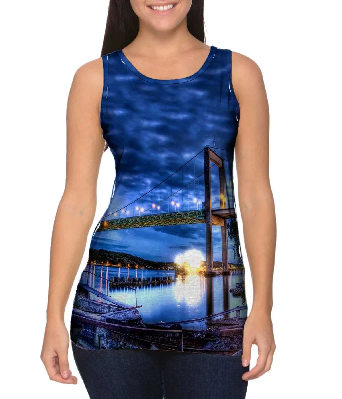 Women's Sleeveless Ribbed Tank Tops for a Trendy LookAlvsborgsbron Bridge
